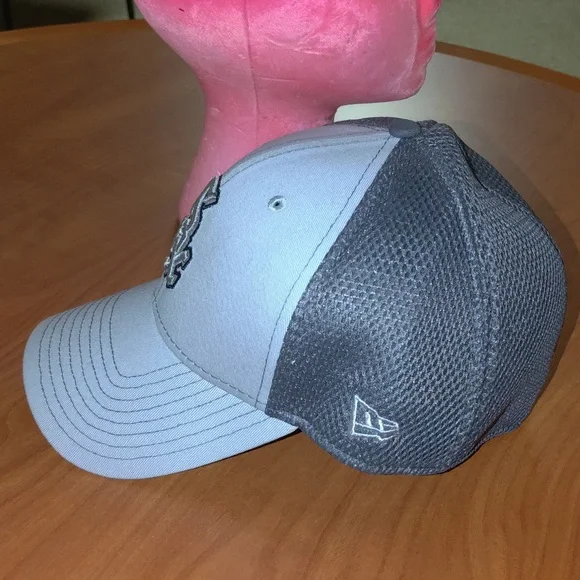 MLB New Era Chicago White Sox Grayed Out Men´s Fitted Mesh Hat Cap L-XL Men